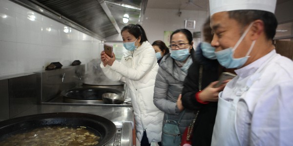 杭州學校廚房工程哪家可以做-做工程專業(yè)很重要（宇杰廚具）